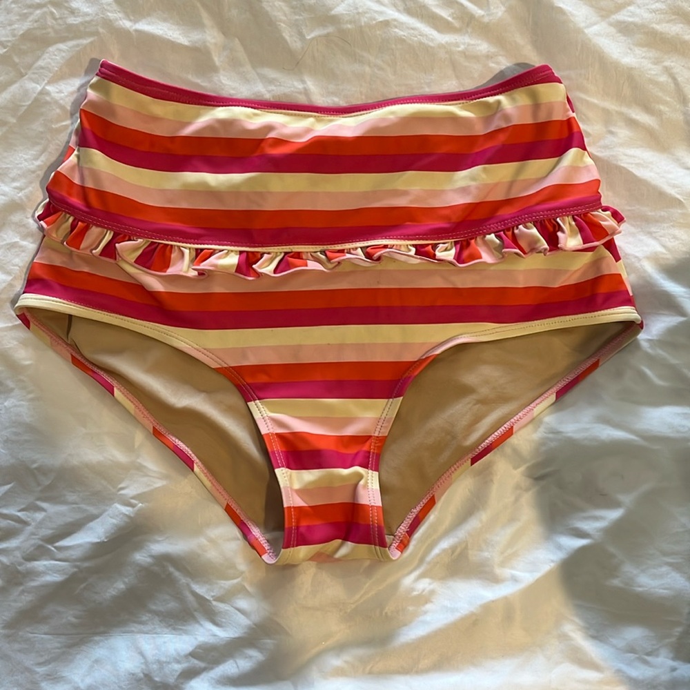 Kortni Jeane Ruffle bottoms